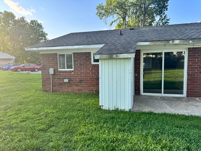 Building Photo - 511 Everett Ln