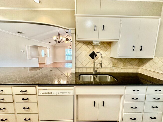 Building Photo - July Move-In Special - Fabulous 4/2 single...
