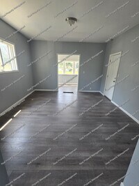 Building Photo - Two Bedroom Main Floor Apartment