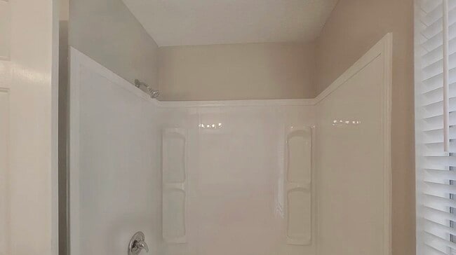 Building Photo - MOVE IN READY