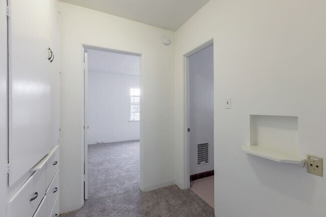 Building Photo - 4909 Coldwater Canyon Ave