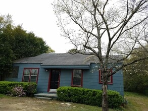 Building Photo - Cottage Style Home