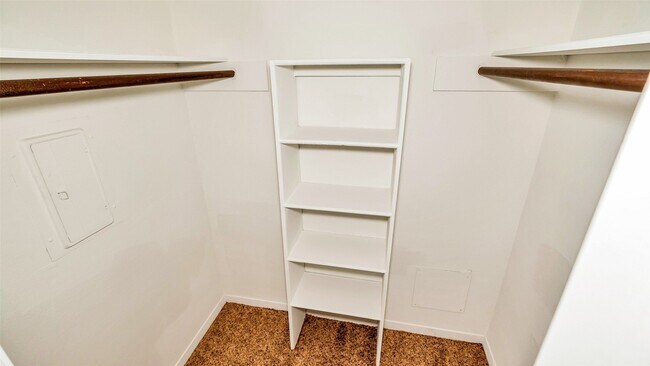 Building Photo - 10102 Waterstone Dr