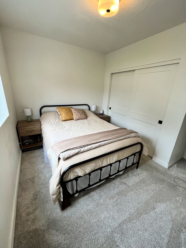 Building Photo - 505 W Spokane Ave