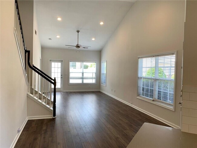 Building Photo - 1733 Oak Brook Ln NW