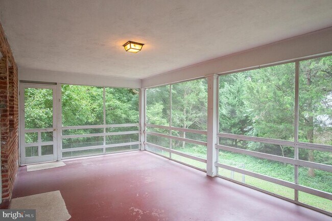 Building Photo - 5950 Clames Dr