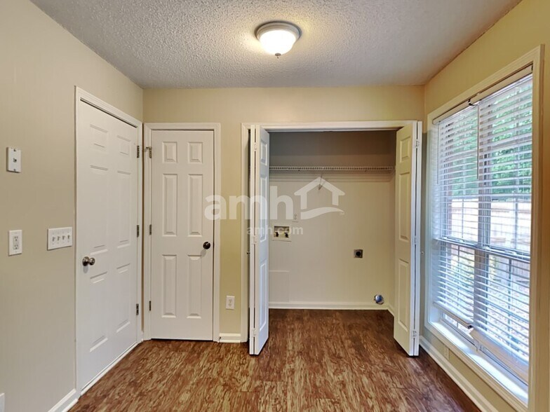 Building Photo - 2725 Freemans Walk Dr