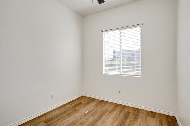 Building Photo - 2007 Castle View Dr