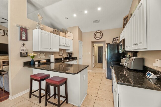 Building Photo - 28337 Bay Branch Dr