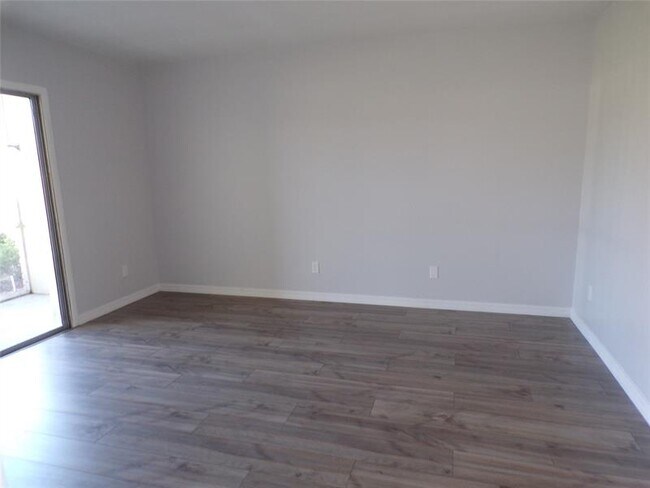 Building Photo - 106 Spring Lake Ct