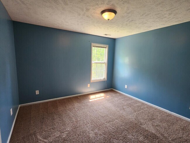 Building Photo - 128 Tuxford Ct