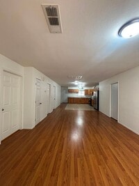 Building Photo - 572 Lenrey Ave