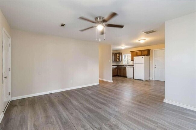 Building Photo - 2361 Swallow Cir SE