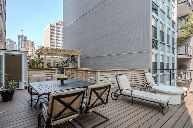 Building Photo - 22 E Elm St