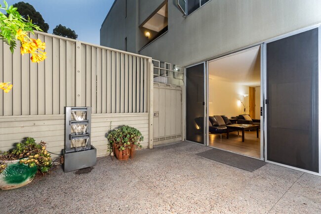 Building Photo - 3200 6th Ave