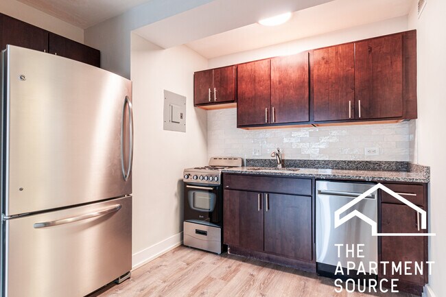 Primary Photo - 445 W Wellington Ave