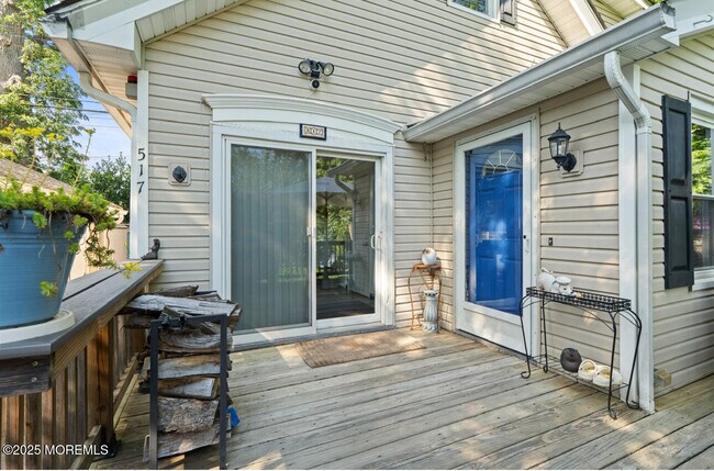 Building Photo - 517 Laurel Ave