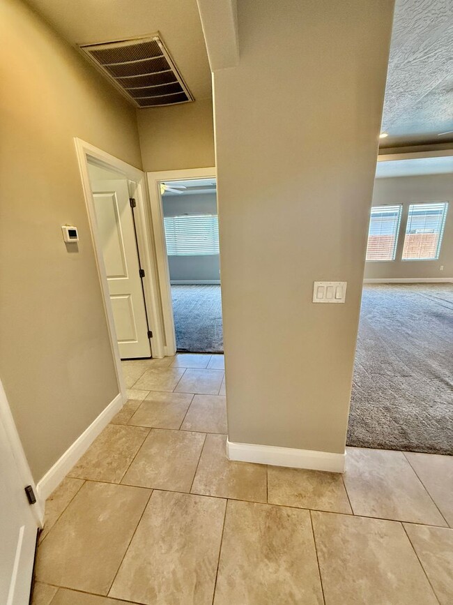 Building Photo - 4 Bedroom Home for Rent