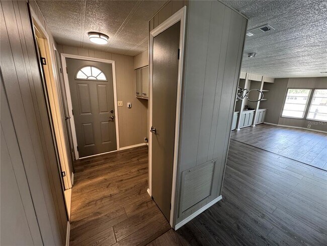 Building Photo - 8066 Highpoint Blvd