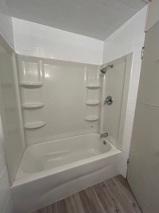 Building Photo - 928ru