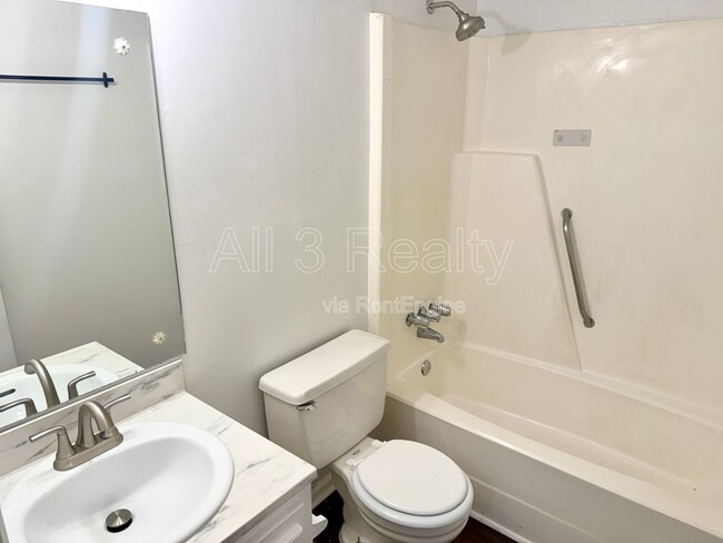 Building Photo - 470 S Jeff Davis Dr