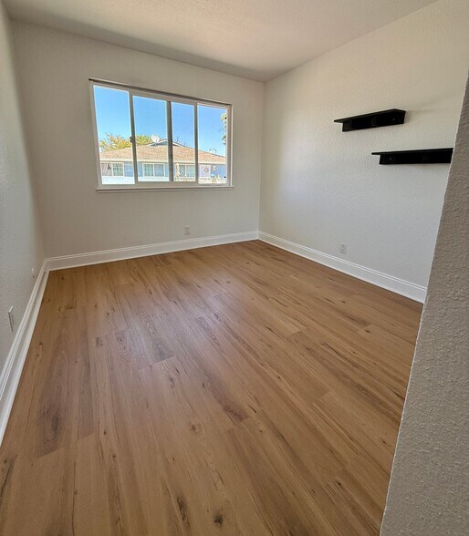 Building Photo - 1265 Bouret Dr