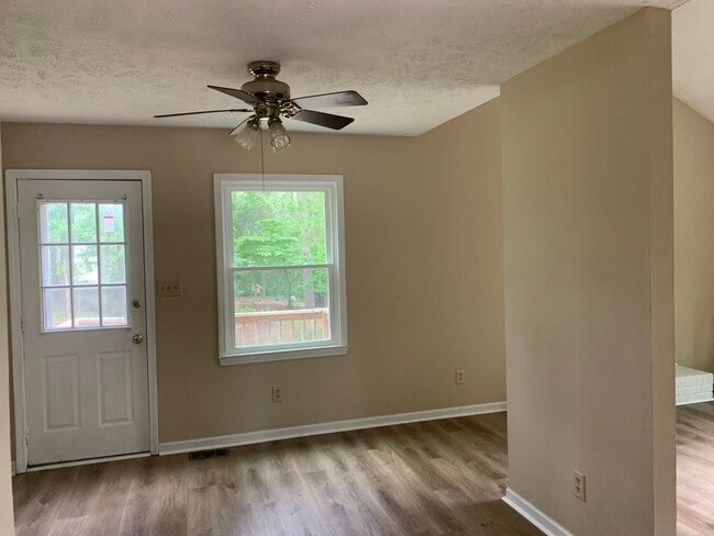 Building Photo - 3 Bedroom, 2 Bath in Rockingham