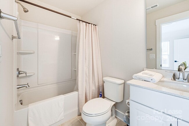 Building Photo - 3003 Jolene Ct