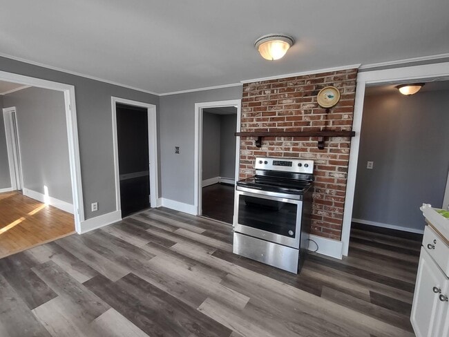 Building Photo - 184 S Main St