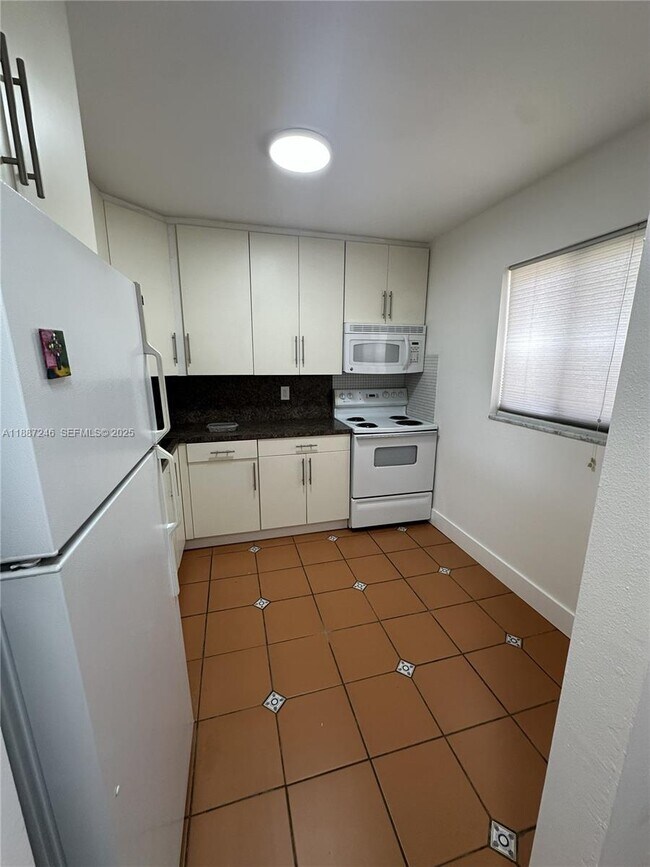 Building Photo - 7703 Camino Real