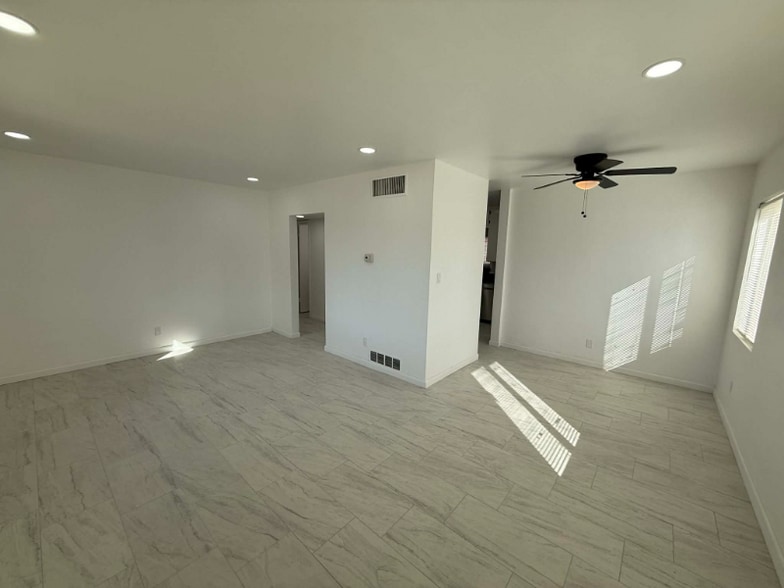 Building Photo - 333 E Linden St