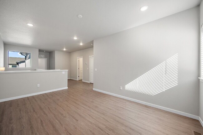 Building Photo - Modern 2 Bedroom, 2.5 Bathroom Townhome with a Loft, Central A/C, Gas Fireplace, and Washer and D...