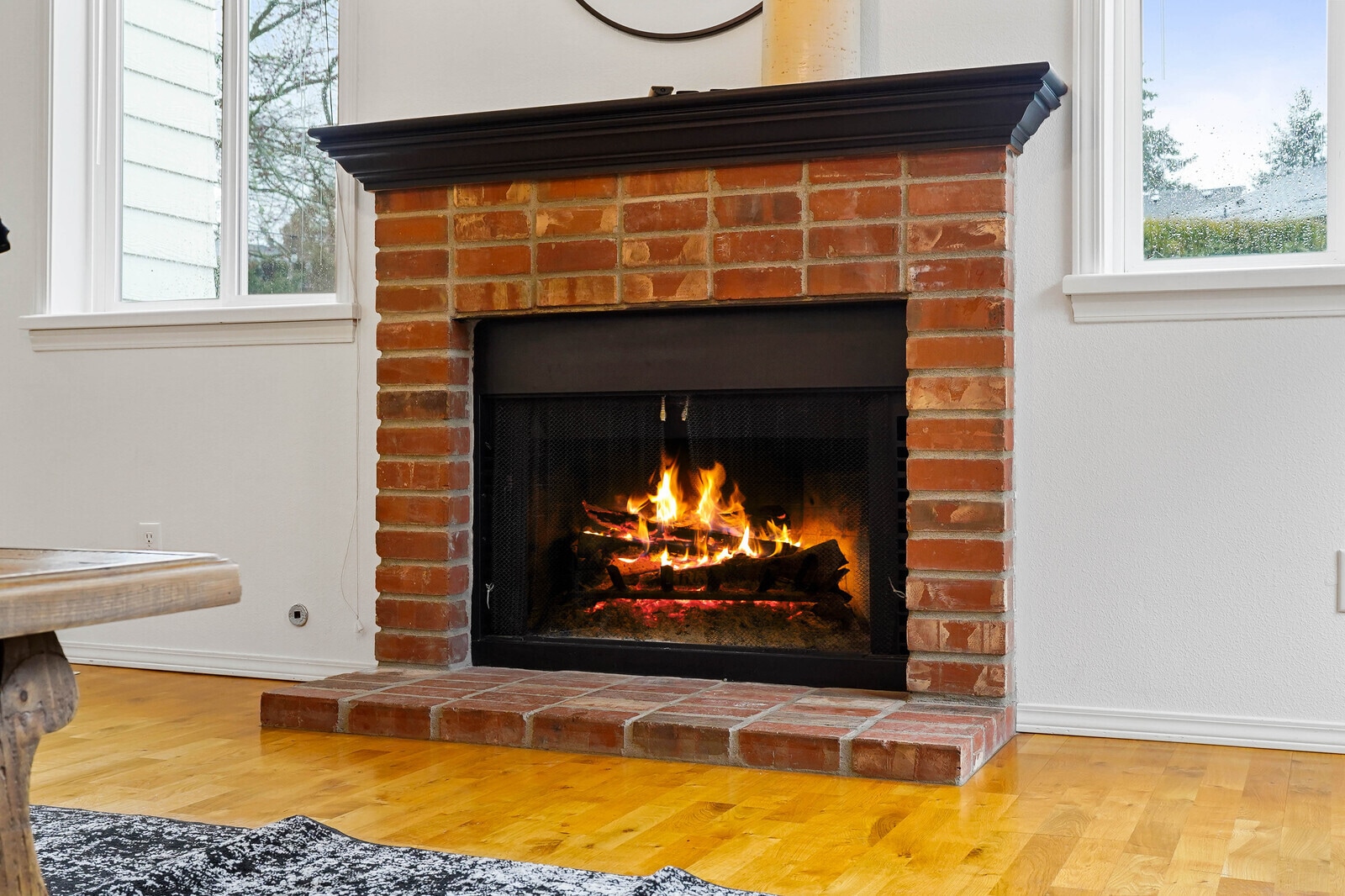 Gas/Wood Burning Fireplace - 2845 Eastlake Dr SE