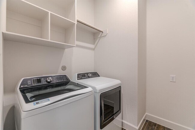 Building Photo - 15835 Wild Rose Bnd Dr