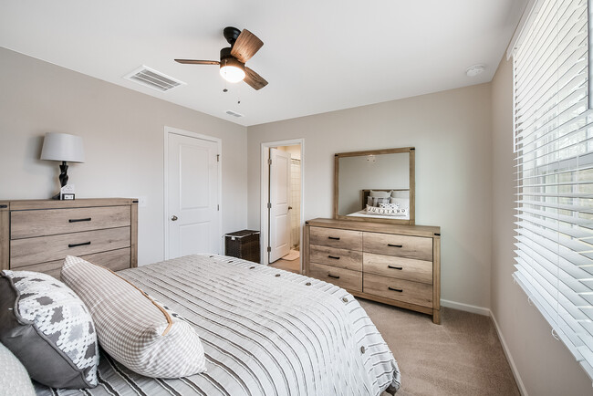 Building Photo - 1516 Indigo Creek Dr