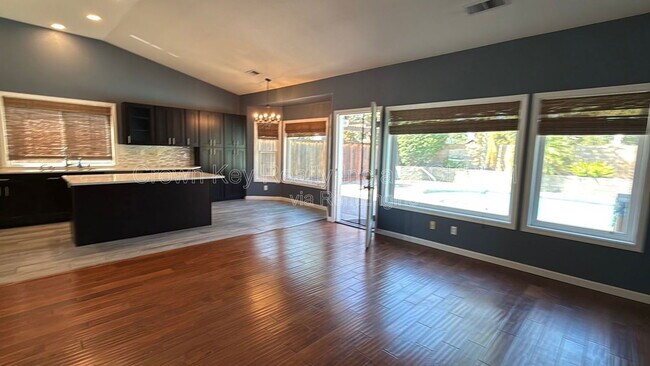 Building Photo - 885 Tom Fowler Dr