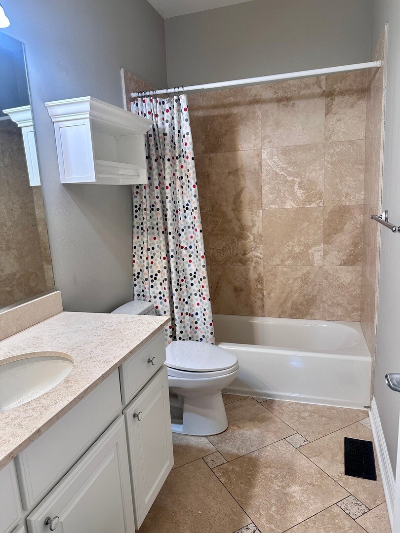 2nd full bath - 3122 N Paulina St