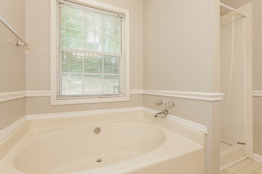 Building Photo - 225 River Birch Dr