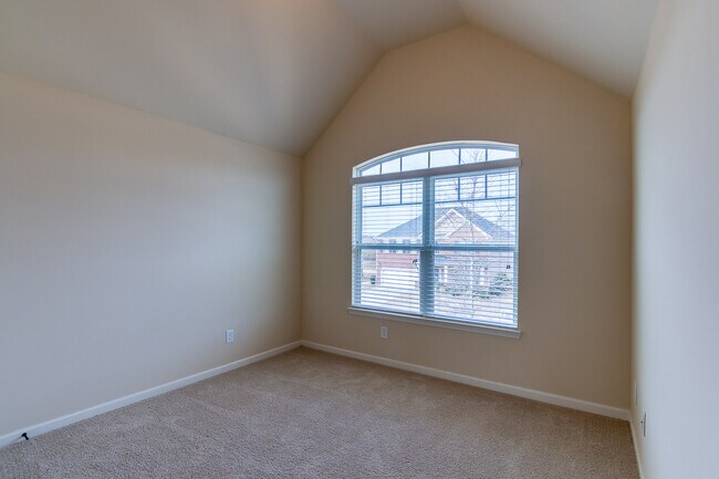 Building Photo - 1037 Dietrich Ln