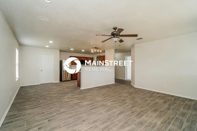 Building Photo - 4 Bedroom Pet-Friendly Home in SCHERTZ, TX with Main Street Renewal