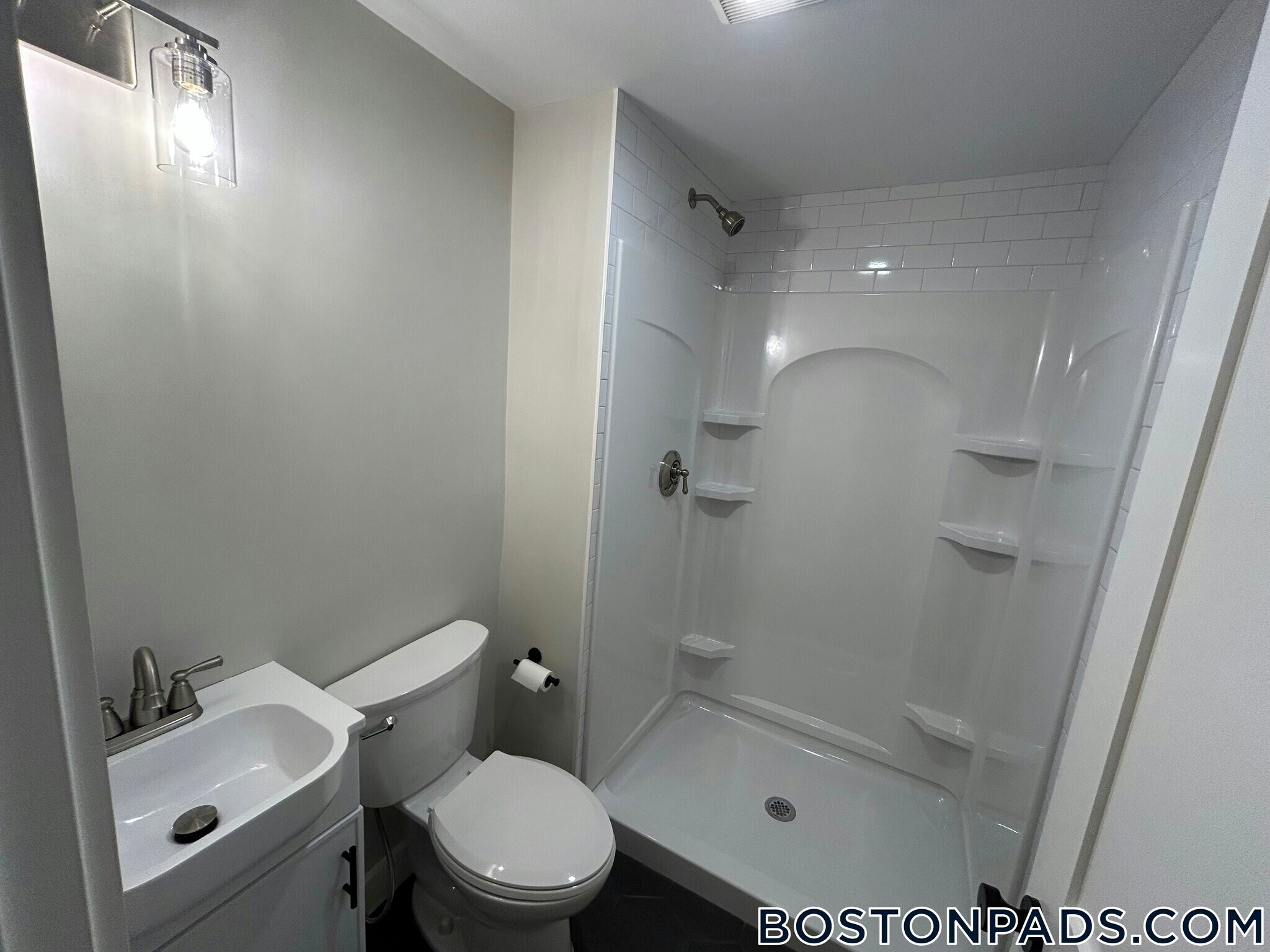 Building Photo - 225 E Eagle St