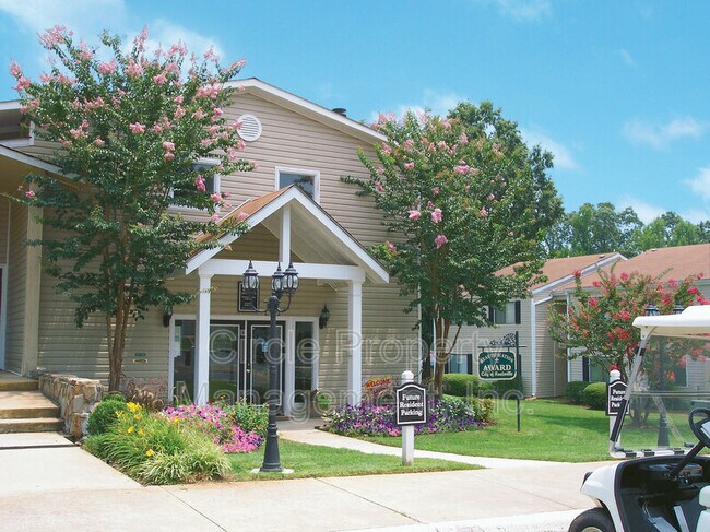 Building Photo - 2021 Highridge Dr SW