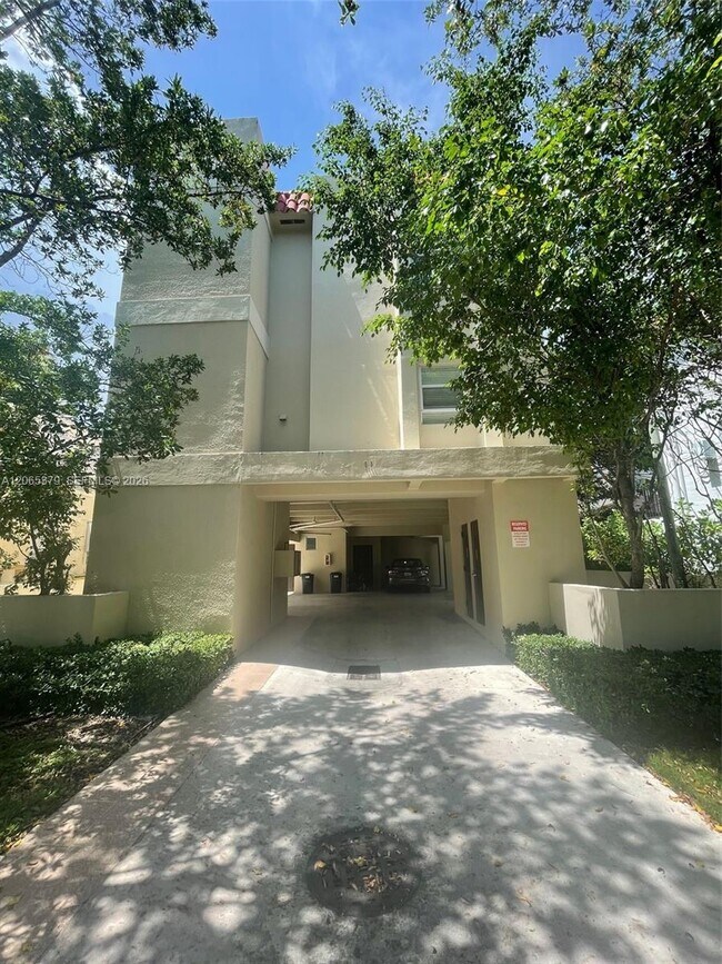 Building Photo - 11 Antilla Ave