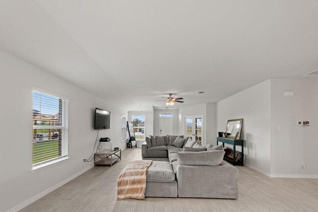 Building Photo - 213 Gauge Rd