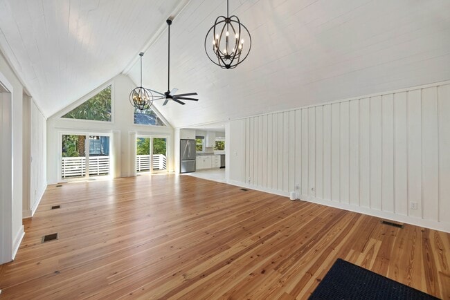 Building Photo - 137 Sparrow Dr