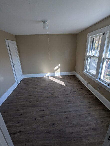 Building Photo - 146 Fairlawn Ave