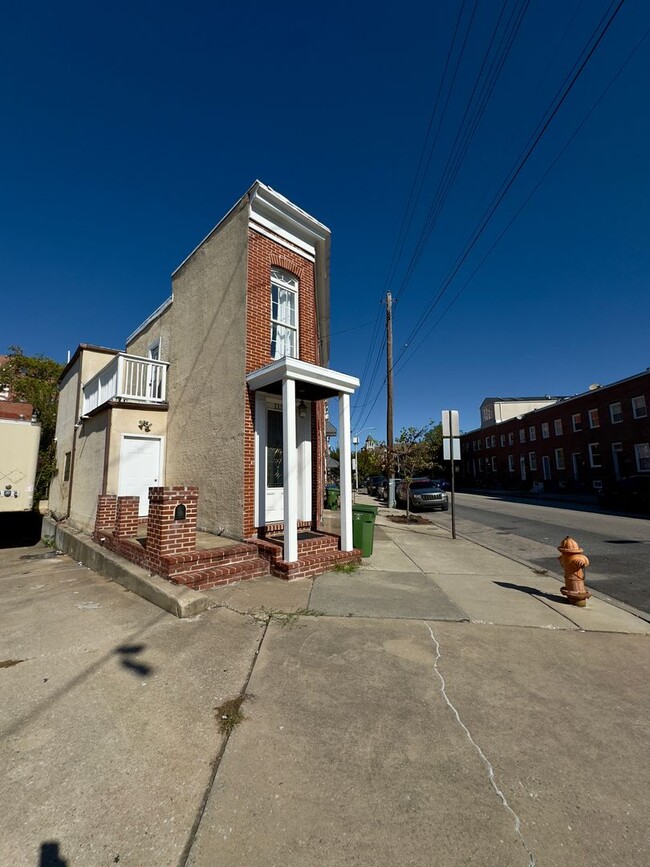 Building Photo - Charming 2Bed/2.5Bath in Washington Vilage - Extra Space in the Basement