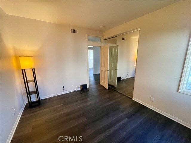 Building Photo - 6 Emerald Glen