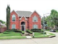 Building Photo - 1700 Seminary Dr