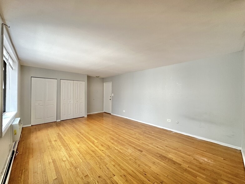 Building Photo - 1515 W Morse Ave